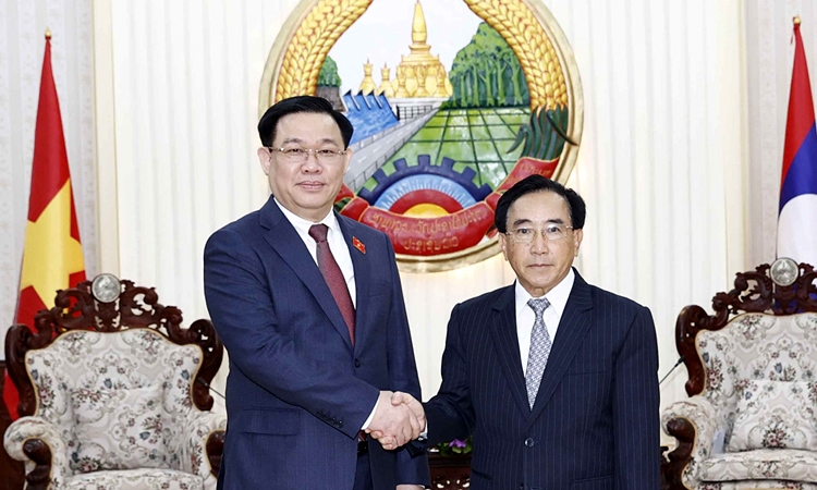 Lao PM welcomes top Vietnamese legislator in Vientiane